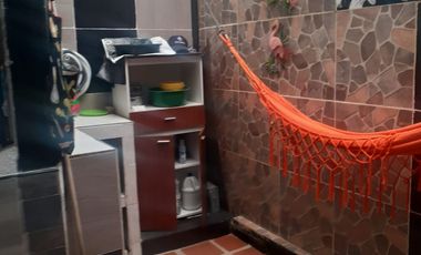 SE VENDE HERMOSA Y AMPLIA CASA