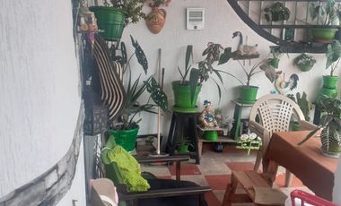 SE VENDE HERMOSA Y AMPLIA CASA