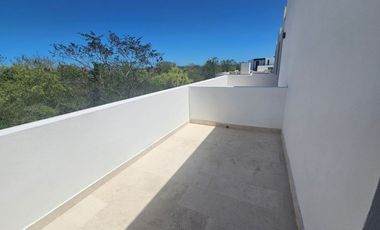 CASA EN VENTA EQUPADA EN PRIVADA TAMORA CONKAL