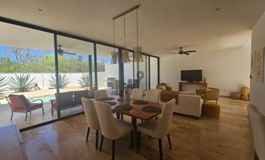CASA EN VENTA EQUPADA EN PRIVADA TAMORA CONKAL