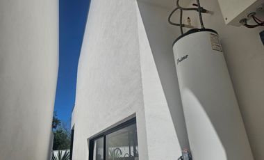 CASA EN VENTA EQUPADA EN PRIVADA TAMORA CONKAL