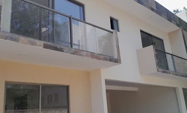 Casa en renta 3 recs, remodelada y en la mejor ubicacion !
