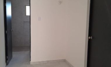 Casa en renta 3 recs, remodelada y en la mejor ubicacion !