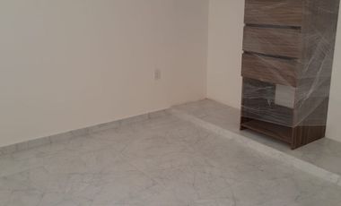 Casa en renta 3 recs, remodelada y en la mejor ubicacion !