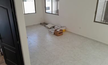 Casa en renta 3 recs, remodelada y en la mejor ubicacion !