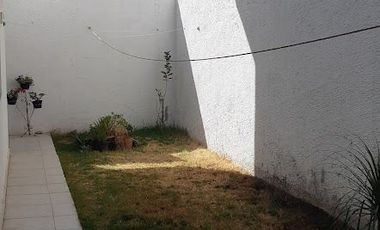 Venta Excelente Residencia en Privada Arboledas, 5 recámaras muy amplia