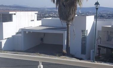 Venta Excelente Residencia en Privada Arboledas, 5 recámaras muy amplia