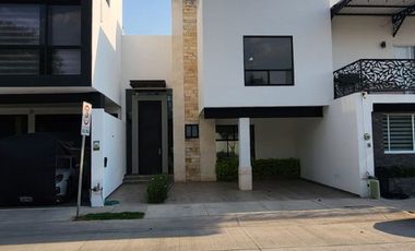 Rento hermosa casa Fracc Sierra Nogal $21,000.00 inc. mtto.