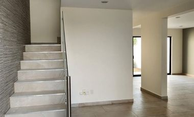 Rento hermosa casa Fracc Sierra Nogal $21,000.00 inc. mtto.