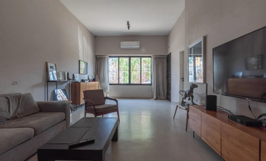 VENTA CASA 5 AMBIENTE CON JARDIN Y COCHERA MORON
