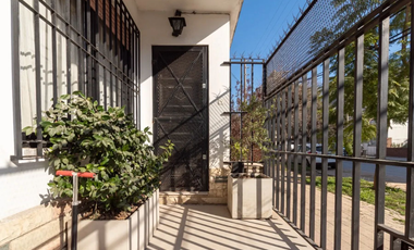 VENTA CASA 5 AMBIENTE CON JARDIN Y COCHERA MORON