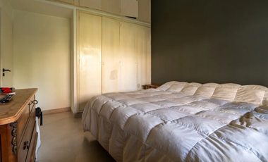 VENTA CASA 5 AMBIENTE CON JARDIN Y COCHERA MORON