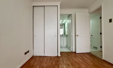 Oportunidad! 2 Dormitorios + 2 Baños + Estacionamiento Y Bodega. Santiago Centro