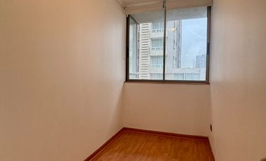 Oportunidad! 2 Dormitorios + 2 Baños + Estacionamiento Y Bodega. Santiago Centro