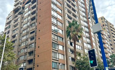 Oportunidad! 2 Dormitorios + 2 Baños + Estacionamiento Y Bodega. Santiago Centro