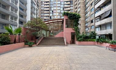 Oportunidad! 2 Dormitorios + 2 Baños + Estacionamiento Y Bodega. Santiago Centro
