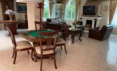 Casa Residencial en venta en el Estado de México. ( con alberca, salón de convivios, amueblada y decorada ).