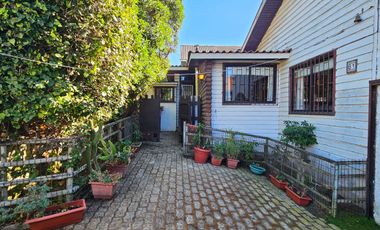 CASA A 2 CUADRAS DE AV. CONCON REÑACA, A PASOS DE PLAZA EL PRADO