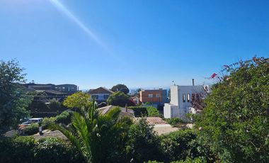 CASA A 2 CUADRAS DE AV. CONCON REÑACA, A PASOS DE PLAZA EL PRADO