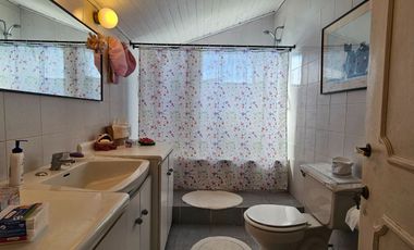 CASA A 2 CUADRAS DE AV. CONCON REÑACA, A PASOS DE PLAZA EL PRADO