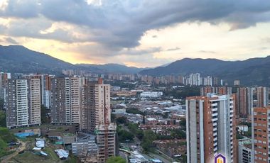 Apartamento de 3 alcobas en venta. Sabaneta, Tres Esquinas