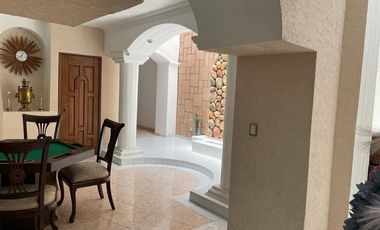 Casa Residencial en venta en el Estado de México. ( con alberca, salón de convivios, amueblada y decorada ).