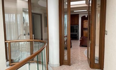 Casa Residencial en venta en el Estado de México. ( con alberca, salón de convivios, amueblada y decorada ).