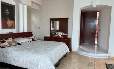 Casa Residencial en venta en el Estado de México. ( con alberca, salón de convivios, amueblada y decorada ).