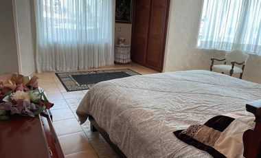 Casa Residencial en venta en el Estado de México. ( con alberca, salón de convivios, amueblada y decorada ).