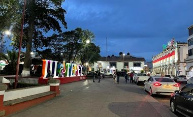 Casa Residencial en venta en el Estado de México. ( con alberca, salón de convivios, amueblada y decorada ).