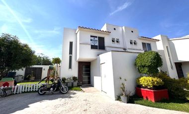 Casa en Venta en Puerta de Piedra con 64 m2 de terreno excedente