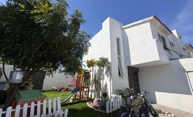 Casa en Venta en Puerta de Piedra con 64 m2 de terreno excedente