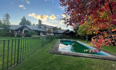 Hermosa Casa Con Lindo y Gran Jardín En Condominio