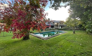 Hermosa Casa Con Lindo y Gran Jardín En Condominio