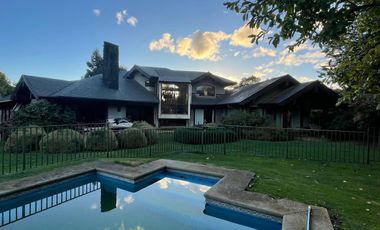 Hermosa Casa Con Lindo y Gran Jardín En Condominio