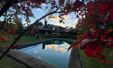 Hermosa Casa Con Lindo y Gran Jardín En Condominio