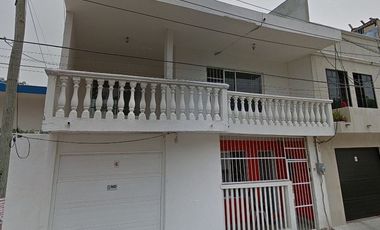 VENTA DE CASA GRANDE EN CALLE VADO JHONSON, COL. CENTRO. VERACRUZ, VERACRUZ