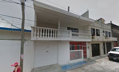 VENTA DE CASA GRANDE EN CALLE VADO JHONSON, COL. CENTRO. VERACRUZ, VERACRUZ