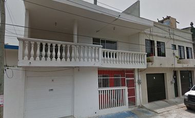 VENTA DE CASA GRANDE EN CALLE VADO JHONSON, COL. CENTRO. VERACRUZ, VERACRUZ