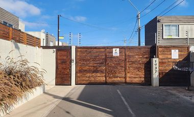 Casa en venta sin muebles 2D 1.5B Condominio Los Lucumos, sector Bosque Orte. III, Coquimbo