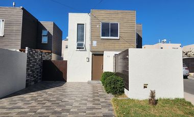 Casa en venta sin muebles 2D 1.5B Condominio Los Lucumos, sector Bosque Orte. III, Coquimbo