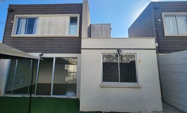 Casa en venta sin muebles 2D 1.5B Condominio Los Lucumos, sector Bosque Orte. III, Coquimbo