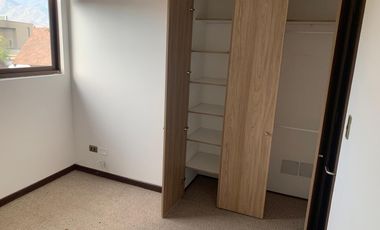 Hermosa casa 3 dormitorios 3 baños en condominio Los Poleros