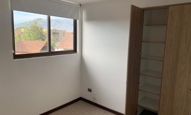 Hermosa casa 3 dormitorios 3 baños en condominio Los Poleros