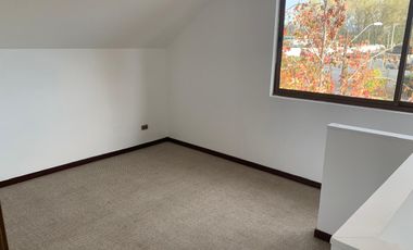 Hermosa casa 3 dormitorios 3 baños en condominio Los Poleros