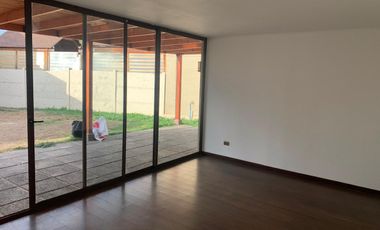 Hermosa casa 3 dormitorios 3 baños en condominio Los Poleros