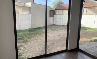 Hermosa casa 3 dormitorios 3 baños en condominio Los Poleros