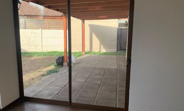 Hermosa casa 3 dormitorios 3 baños en condominio Los Poleros