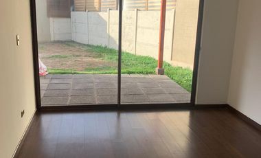 Hermosa casa 3 dormitorios 3 baños en condominio Los Poleros