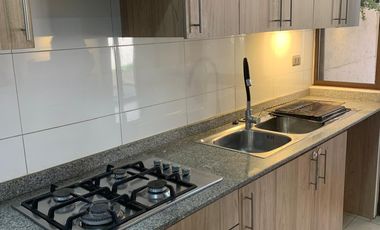 Hermosa casa 3 dormitorios 3 baños en condominio Los Poleros
